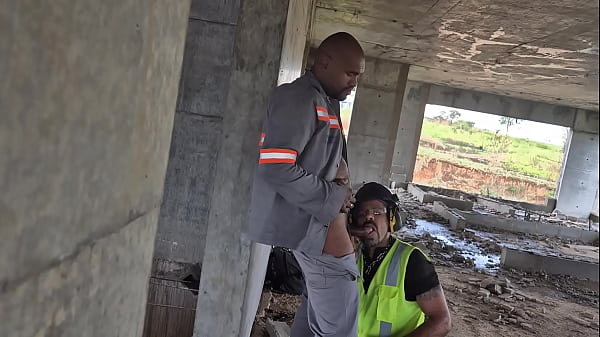 Depois que todos foram embora os trabalhadores transam descaradamente no prédio em contrução