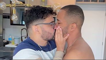 Nerdy Bottom Takes Huge Black Raw Cock Deep – Gay Interracial Bareback HD