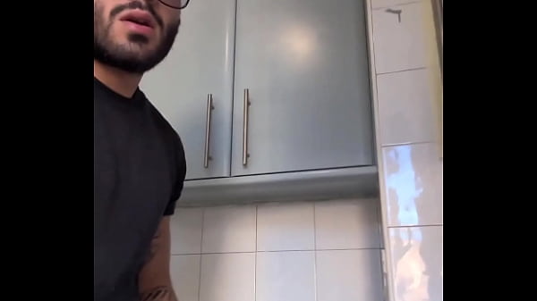 Horny Painter Jerks Off at the Neighbor Lady’s House in Madrid