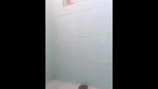 Mejor amigo, en la ducha