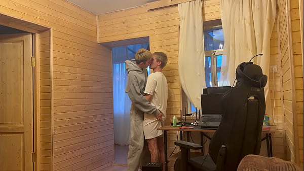 No55 Part 1: A twink invited his friend to fuck while his boyfriend was relaxing