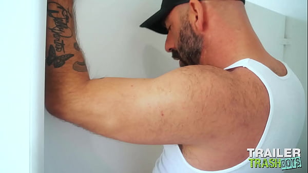 Drew Sebastian Hung DILF Breeds Beau Butler