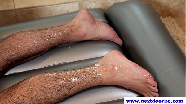 Athletic Gays Play with Warm Oil