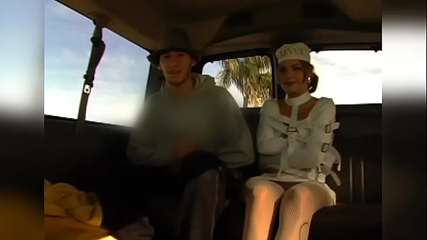 Baitbus – Steven Ponce and Sunshine Cruising the Streets for Some