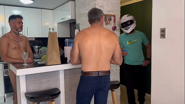 SEXO A TRES DOTADOS